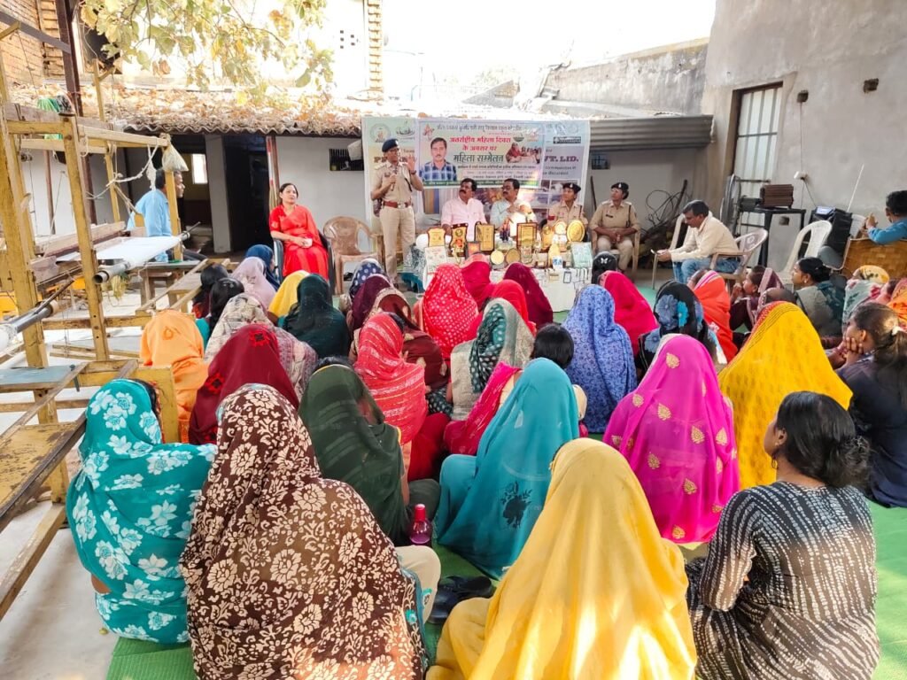 Kisaan School : वरिष्ठ पत्रकार कुंजबिहारी साहू किसान स्कूल बहेराडीह के तत्वावधान में सिवनी गांव में आयोजित हुआ ‘महिला सम्मेलन’